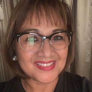 Meet your Posher, Elizabeth